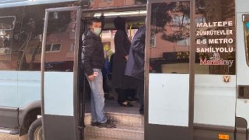 Minibüse 19 yolcu alan şoför:  Arabanın önüne atlıyorlar