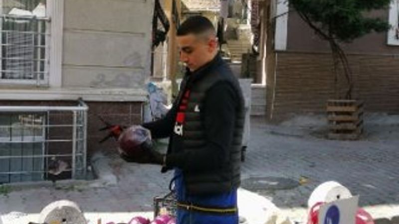 19 yaşındaki pazarcı: Genç adamı evde tutamazsın