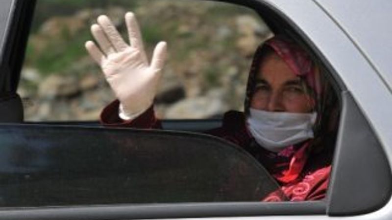 Koronavirüsü yenen kadın: İçim yanıyor, dışım donuyordu