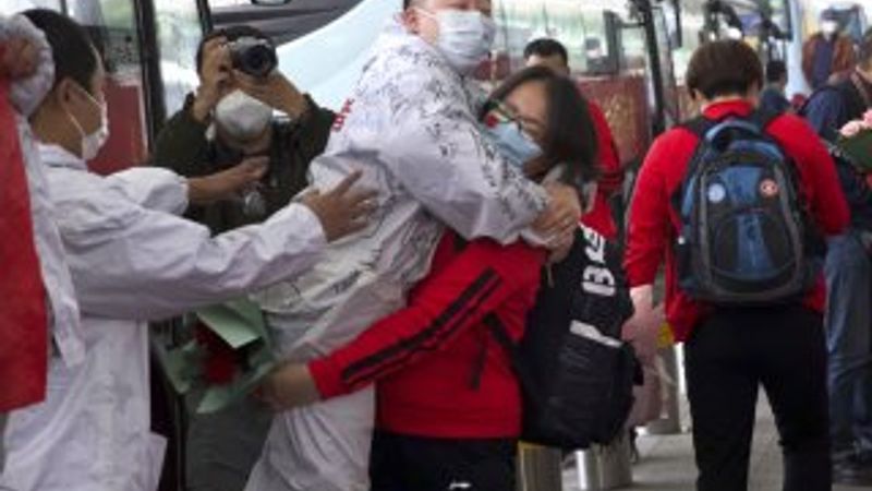 Vuhan'dan binlerce kişi ayrıldı