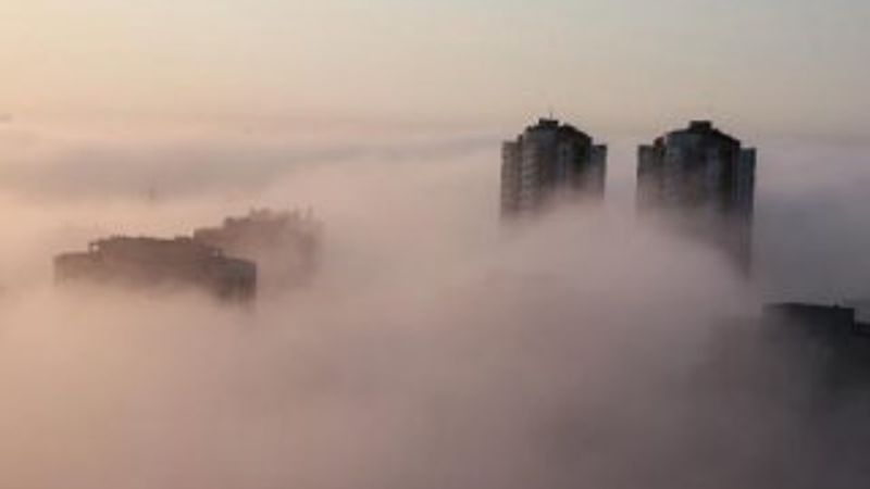 İstanbul'da yoğun sis yüzünden binalar kayboldu