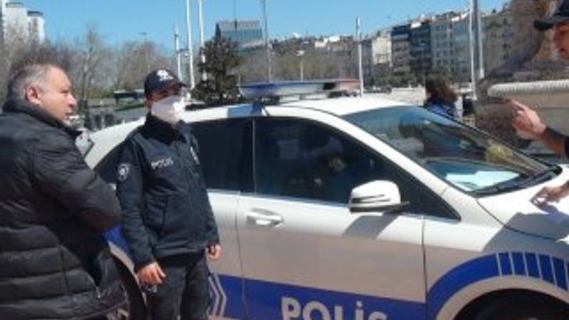 Taksim'de bir çift yakın temastan ceza yedi