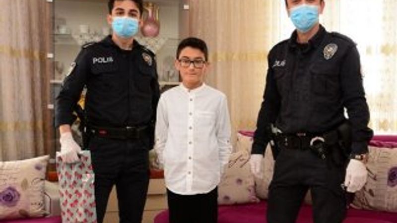 Bilgisayar parasını Milli Dayanışma'ya bağışladı