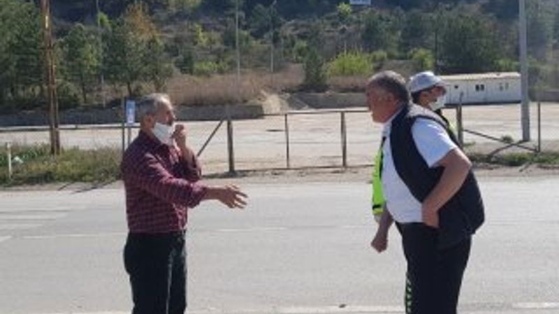 Trafik kazası sonrası sosyal mesafeli tartışma