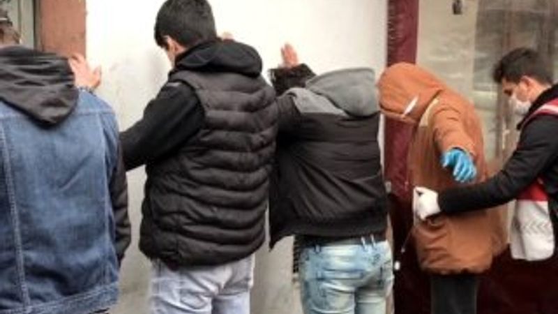 Sosyal mesafe uygulamasında torbacılara suçüstü