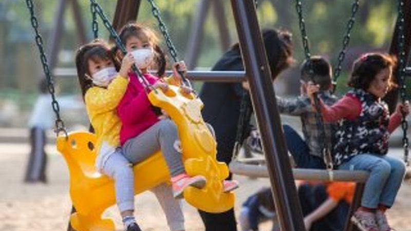 Vuhanlı çocuklar, parklara akın etti