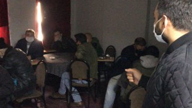 İstanbul polisi Taksim'deki kıraathaneye baskın yaptı