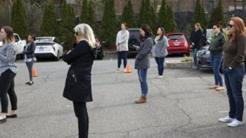 Sosyal mesafe 2022’ye kadar devam edebilir