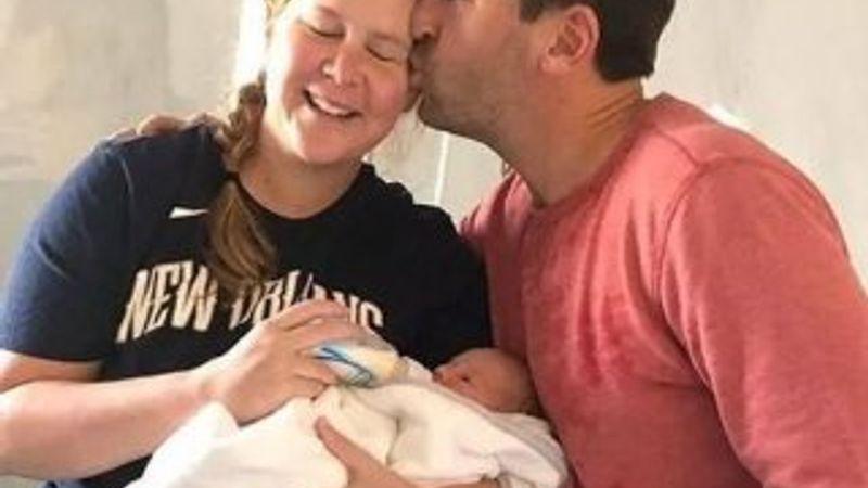 Amy Schumer, çocuğunun ismini değiştirdi