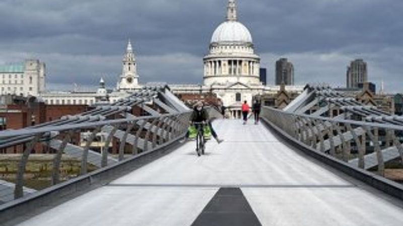 İngiltere'de koronadan ölenlerin sayısı 13 bin 729 oldu