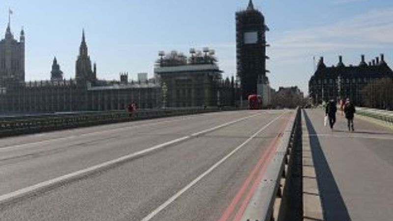 İngiltere'de kısmi karantina 3 hafta uzatıldı