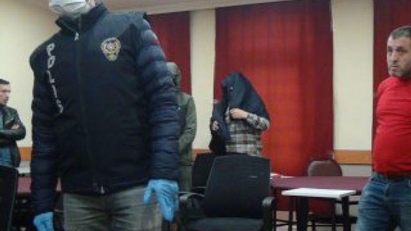 Beyoğlu'nda evden bozma kumarane basıldı: 15 kişi yakalandı