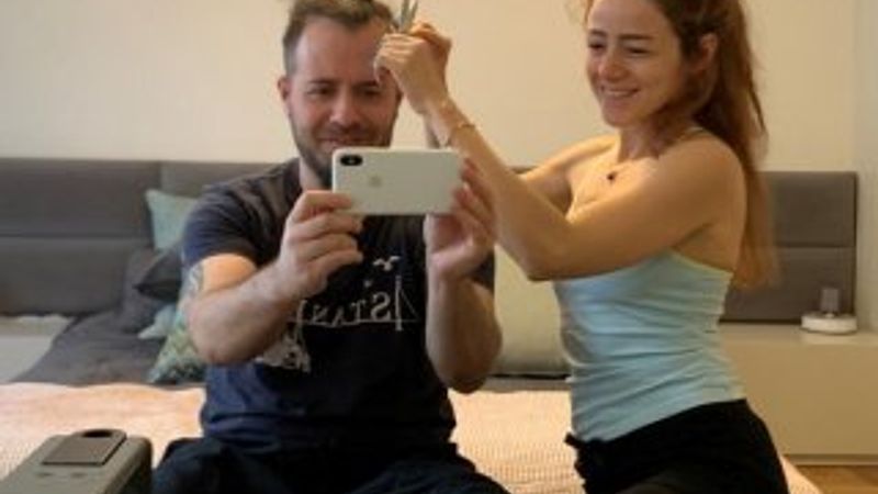 Eşi Emre Aydın'ın saçlarını kesti