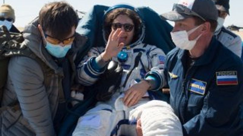 2 astronot ve 1 kozmonot dünyaya geri döndü