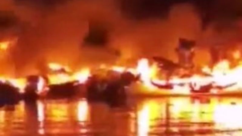 Maldivler’de sürat tekneleri kundaklandı