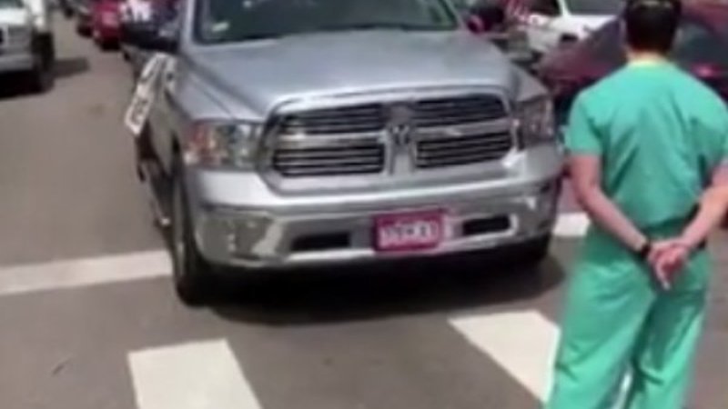 ABD'de karantina protestolarına sağlıkçılardan engel