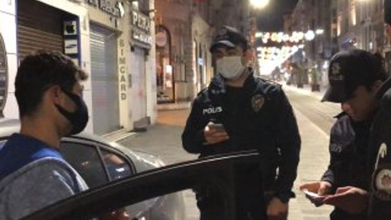 İstiklal Caddesi'nin ortasında müzik keyfi yarıda kaldı