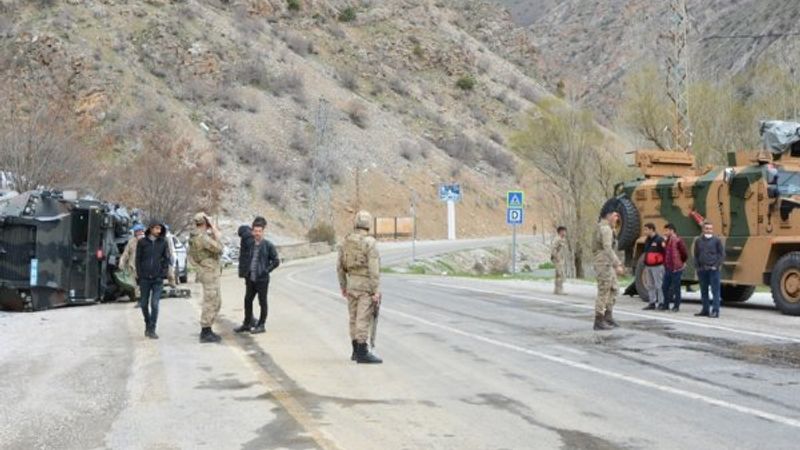Van'da askeri araç devrildi: 6 yaralı