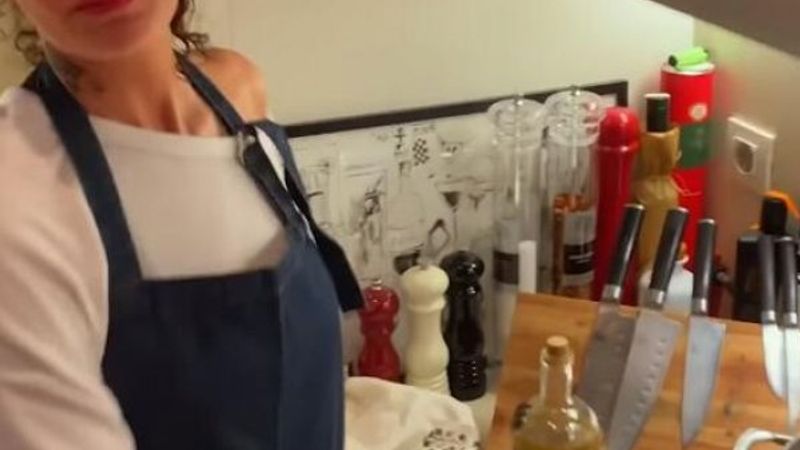 Sıla, mutfaktan çıkmıyor