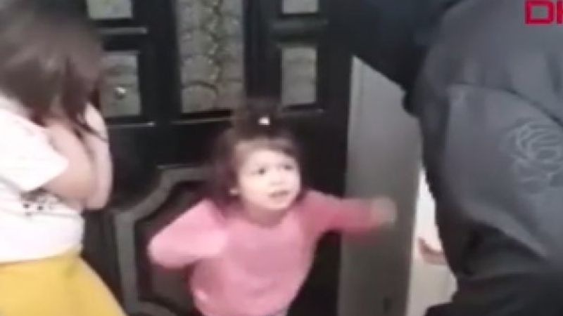 Anneannesini virüs var diyerek dışarı göndermeyen çocuk