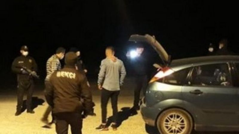 Sokağa çıkma yasağı olan genç, otomobil bagajından çıktı