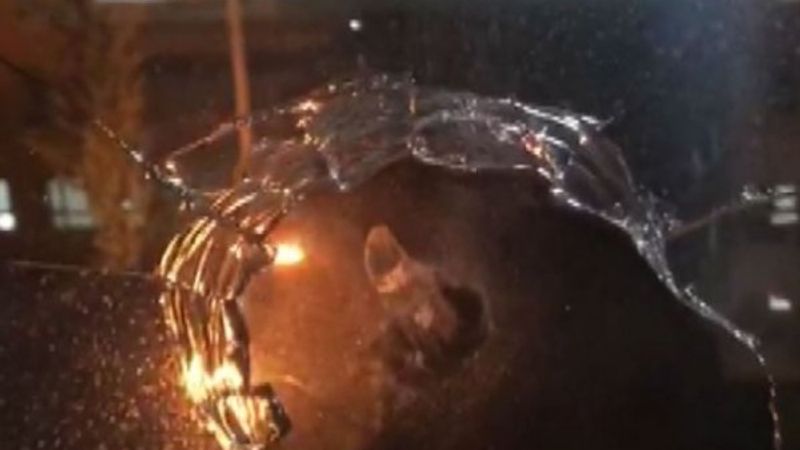 Rize'de yorgun mermi camı kırdı