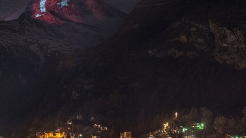 Türk bayrağı İsviçre Alpleri'nin zirvesinde