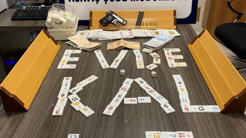 Kahvehanede kumar oynayan 25 kişiye 'sosyal mesafe' cezası