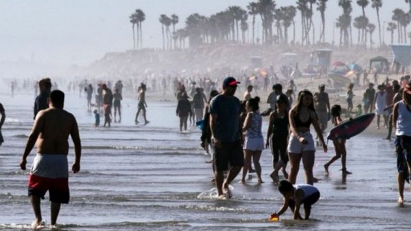 ABD'de halk, plajlara akın etti