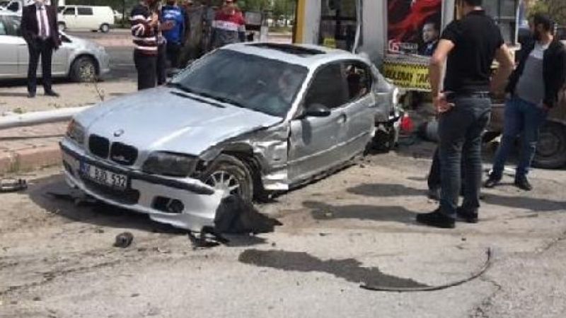 Kayseri'de kaldırımda otomobilin çarptığı yaya öldü