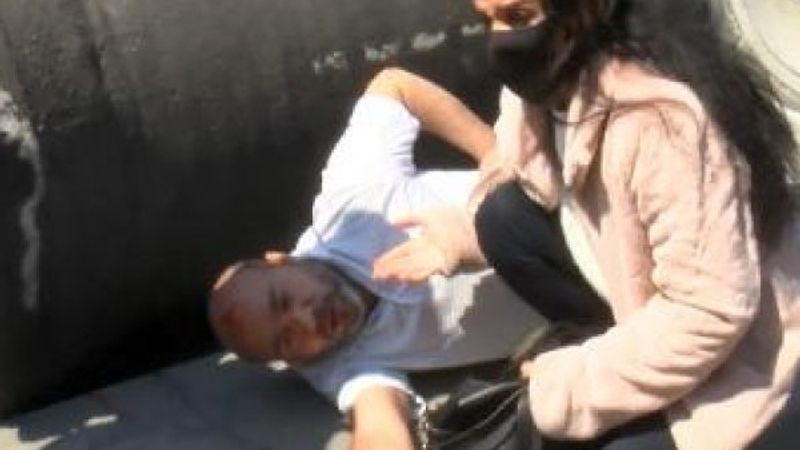 Beyoğlu'nda karşıdan karşıya geçmek isterken araba çarptı