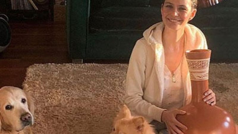 Beren Saat'in ev hali