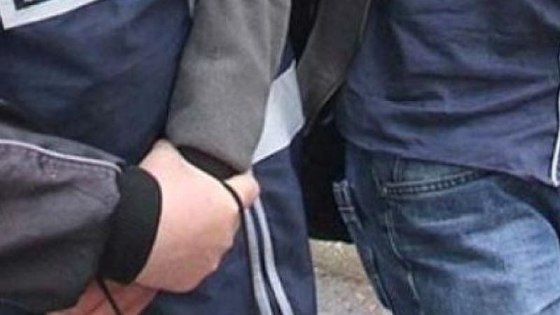 Dövdükleri kişiyi zorla alıkoyan iki zanlı tutuklandı