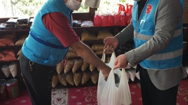Ankara'da camiler ihtiyaç sahiplerine aracılık ediyor