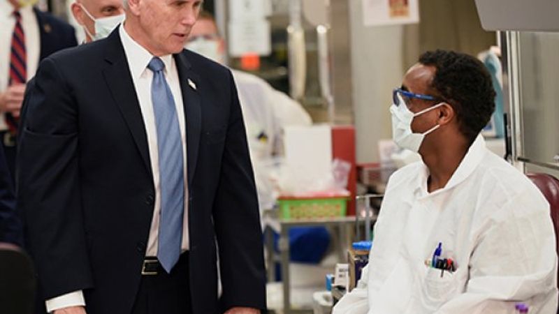 Mike Pence, hastane ziyaretinde maske takmadı