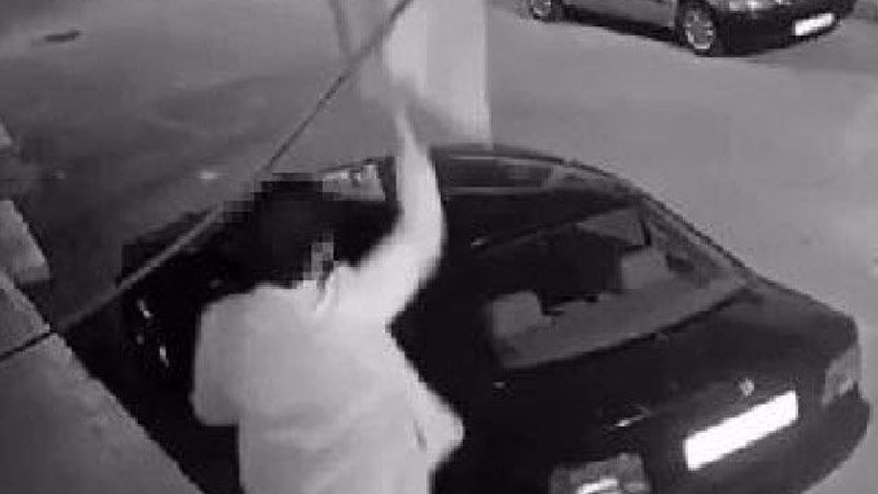 Balkonda asılı çarşafı çaldı