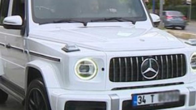 Berkay yine lüks otomobil aldı