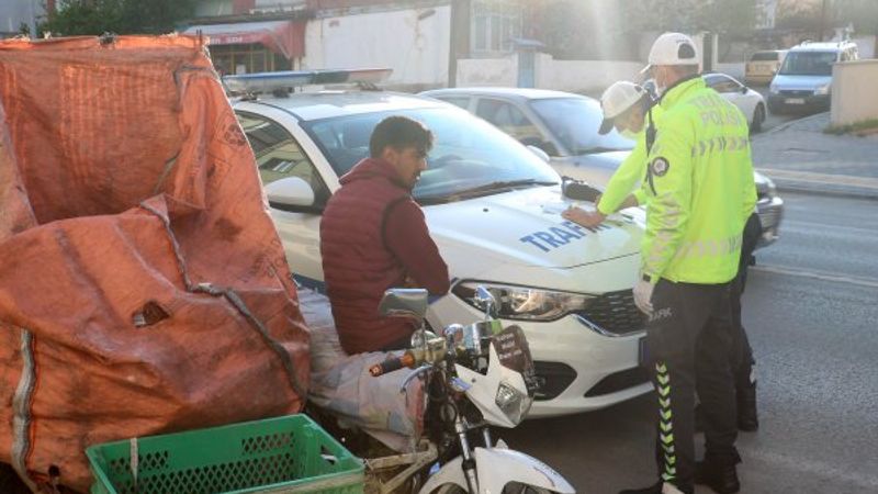 Kağıt toplayıcısı gence 5 bin lira ceza kesildi