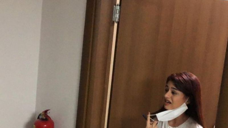 Karantina yurdundan kemanlı şarkılı doğum günü sürprizi