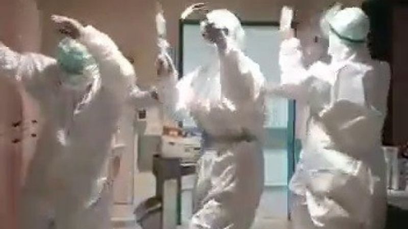 Yoğun bakım hastası kalmayan sağlıkçıların mutluluğu