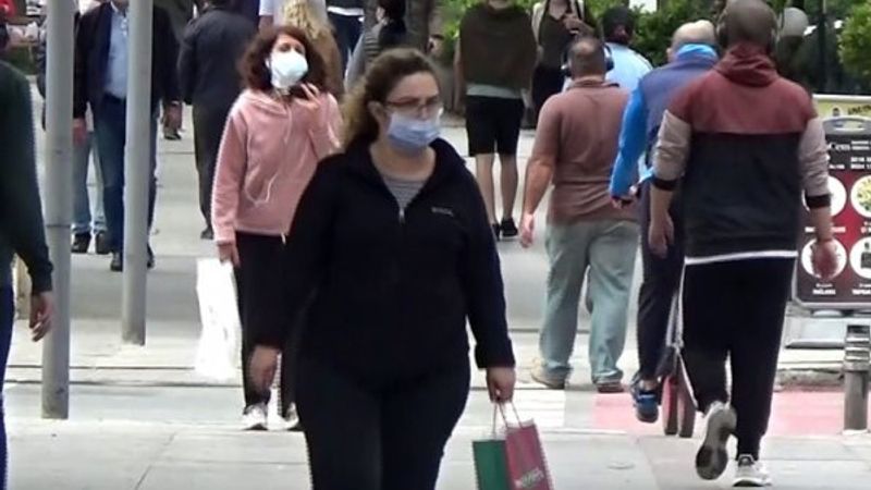 Bağdat Caddesi'nde insan kalabalığı devam ediyor