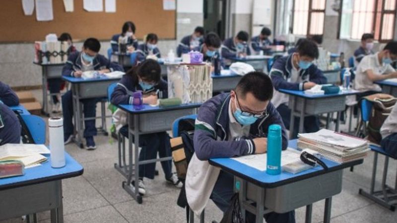 Koronavirüsün çıktığı Vuhan'da okullar açıldı