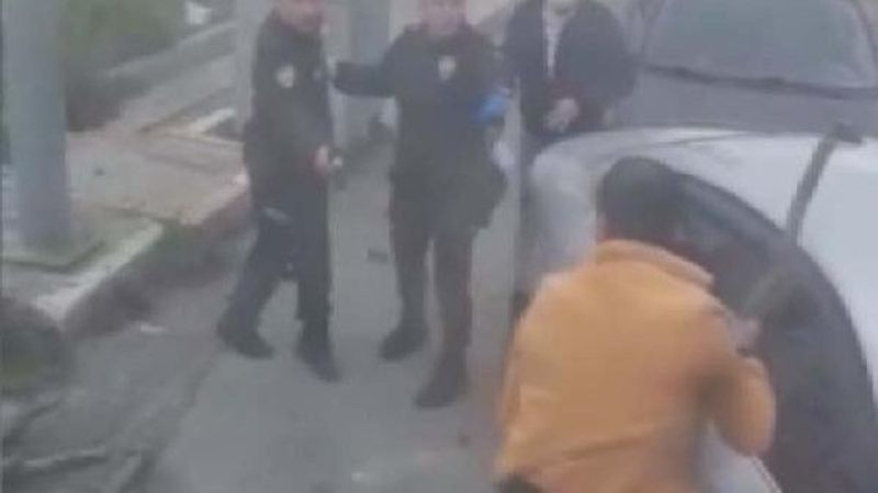 Arnavutköy'de bekçinin sopalı saldırganı vurduğu an