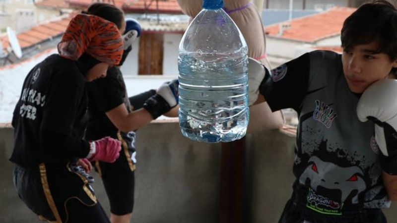 Korona engel olamadı, ev çatısı spor salonuna dönüştü