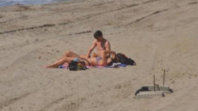 Kuşadası'nda yasağa rağmen denize girdiler