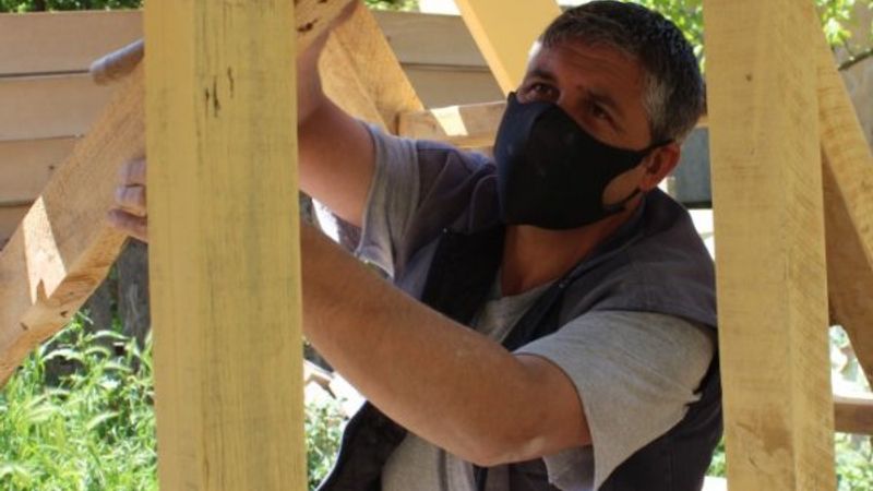 Çocukları istedi, babaları evin bahçesine park yaptı