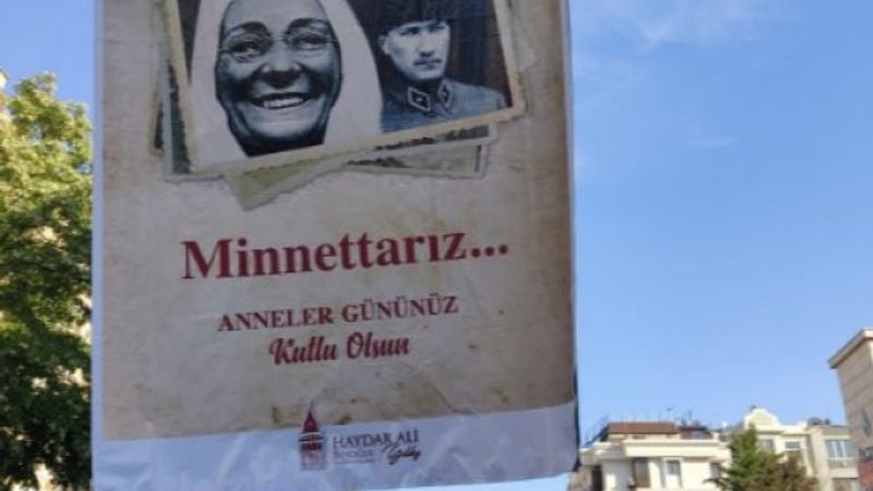 Beyoğlu sokaklarına annelerin fotoğrafları asıldı