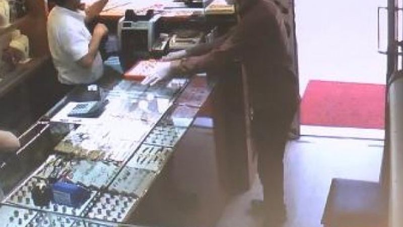 200 bin lira değerindeki yüzük tablasını çaldı