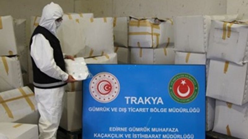 Avrupa'ya giden tırda 573 bin 750 maske ele geçirildi