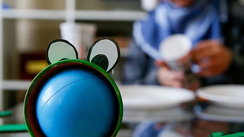 Uyku sorunu çeken oğlu için oyunlar yaptı